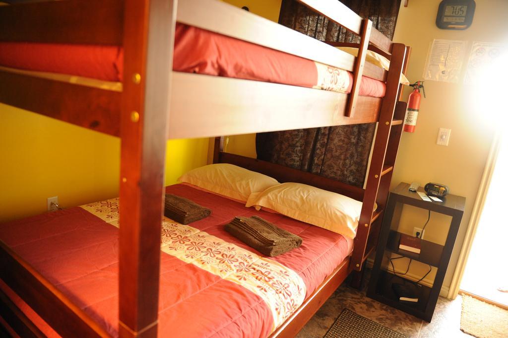 Camelot Inn At Honeyville ห้อง รูปภาพ